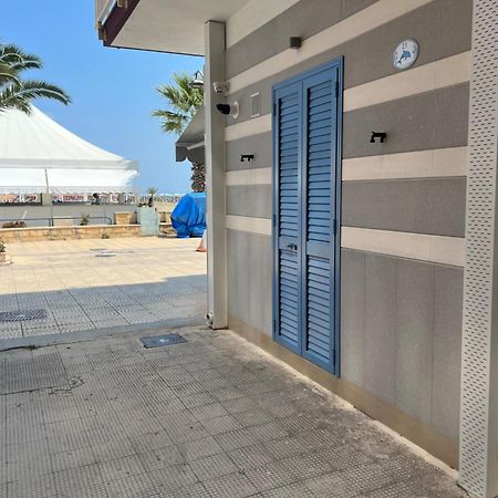 Готель Al Delfino Blu Маргерита-ді-Савоя Екстер'єр фото