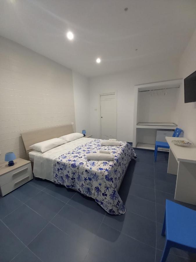 Готель Al Delfino Blu Маргерита-ді-Савоя Екстер'єр фото